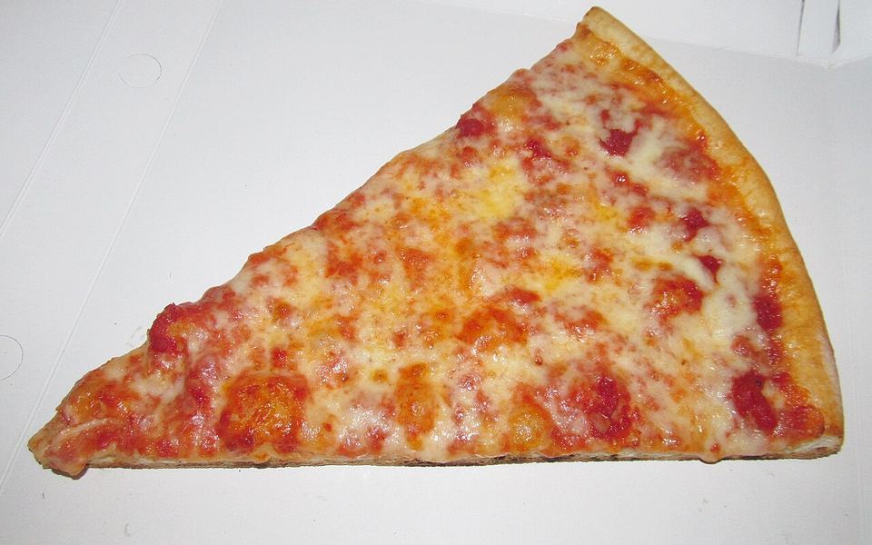 Fatia de pizza com queijo derretido